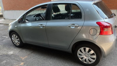 Toyota Yaris 1.0 5 porte Sol (7)