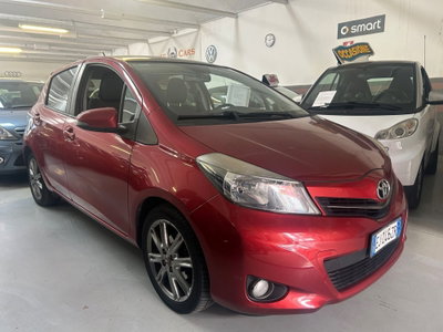 Toyota Yaris 1.3 5 porte Lounge nuova