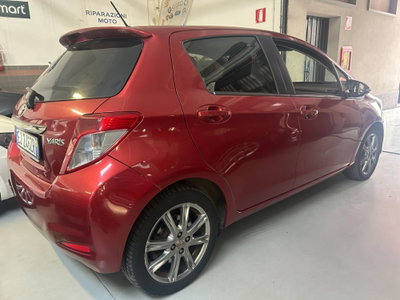 Toyota Yaris 1.3 5 porte Lounge (3)