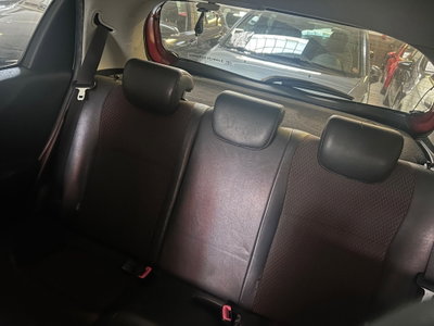 Toyota Yaris 1.3 5 porte Lounge (5)