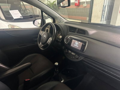 Toyota Yaris 1.3 5 porte Lounge (6)