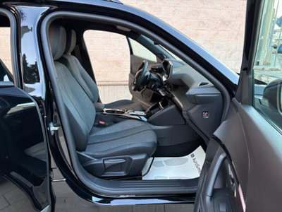 Peugeot 2008 1.2 hybrid Allure 145cv e-dcs6 (8)