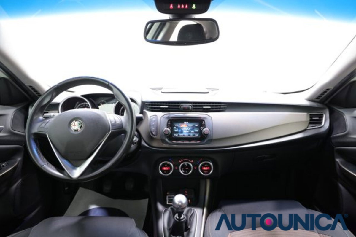 Alfa Romeo Giulietta 1.6 JTDm-2 Distinctive (10)