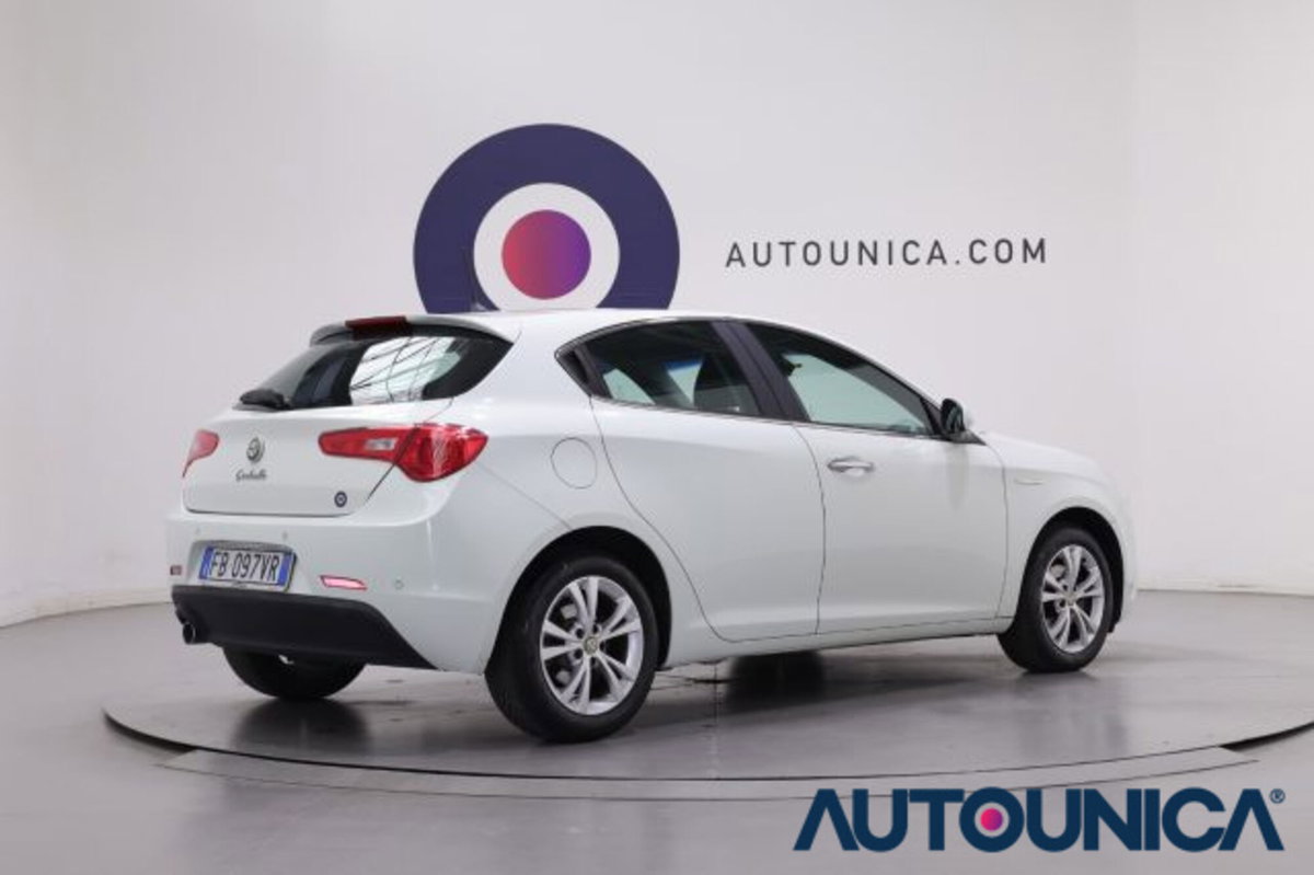 Alfa Romeo Giulietta 1.6 JTDm-2 Distinctive (14)