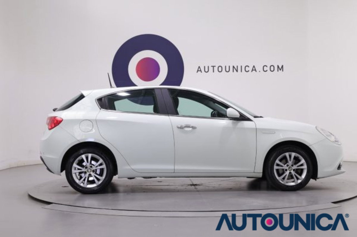 Alfa Romeo Giulietta 1.6 JTDm-2 Distinctive (4)