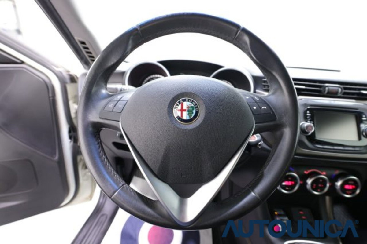 Alfa Romeo Giulietta 1.6 JTDm-2 Distinctive (7)
