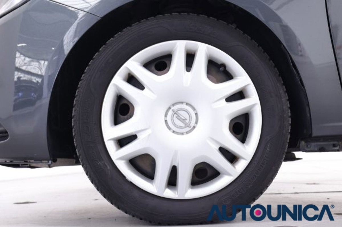 Opel Corsa 1.2 5 porte Advance (13)