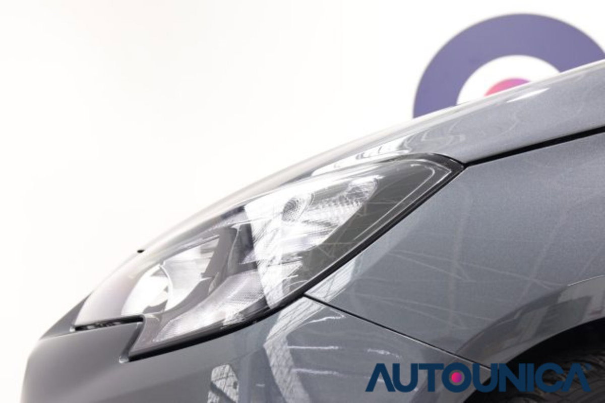 Opel Corsa 1.2 5 porte Advance (18)