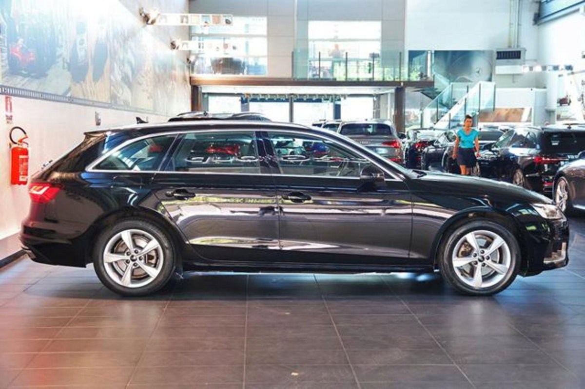 Audi A4 Avant 30 2.0 tdi mhev Business Advanced 136cv s-tronic (2)