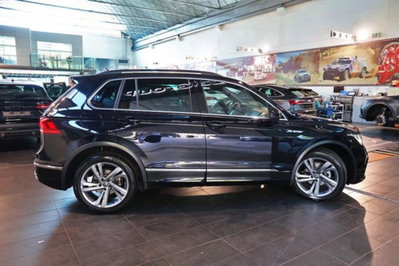 Volkswagen Tiguan 2.0 TDI 150 CV SCR DSG 4MOTION R-Line (10)