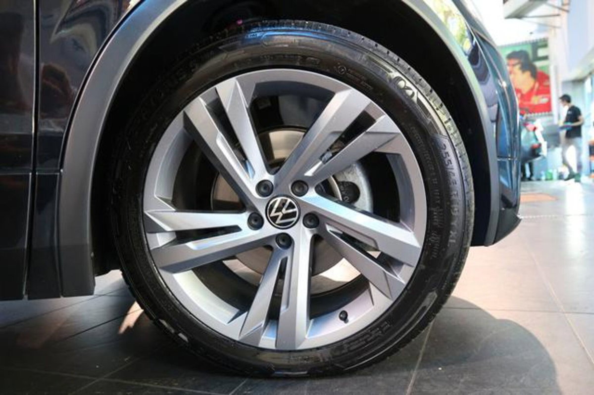 Volkswagen Tiguan 2.0 TDI 150 CV SCR DSG 4MOTION R-Line (6)