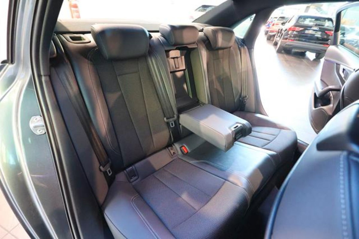 Audi A4 40 2.0 tdi mhev Business Advanced quattro 204cv s-tronic (19)