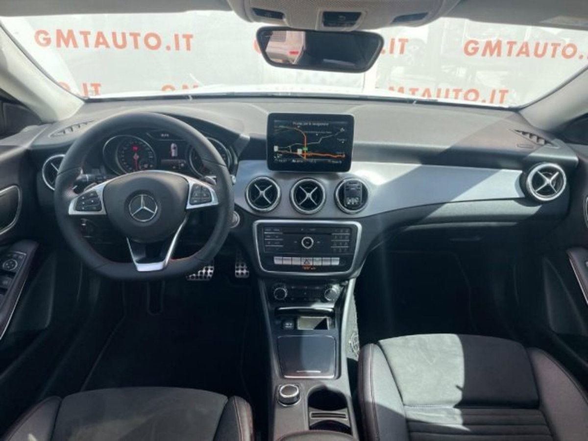 Mercedes-Benz CLA Shooting Brake 200 d Automatic Premium Dark Night (10)
