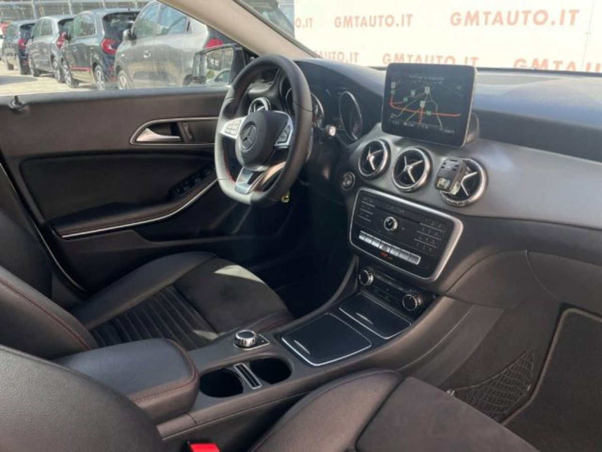 Mercedes-Benz CLA Shooting Brake 200 d Automatic Premium Dark Night (11)