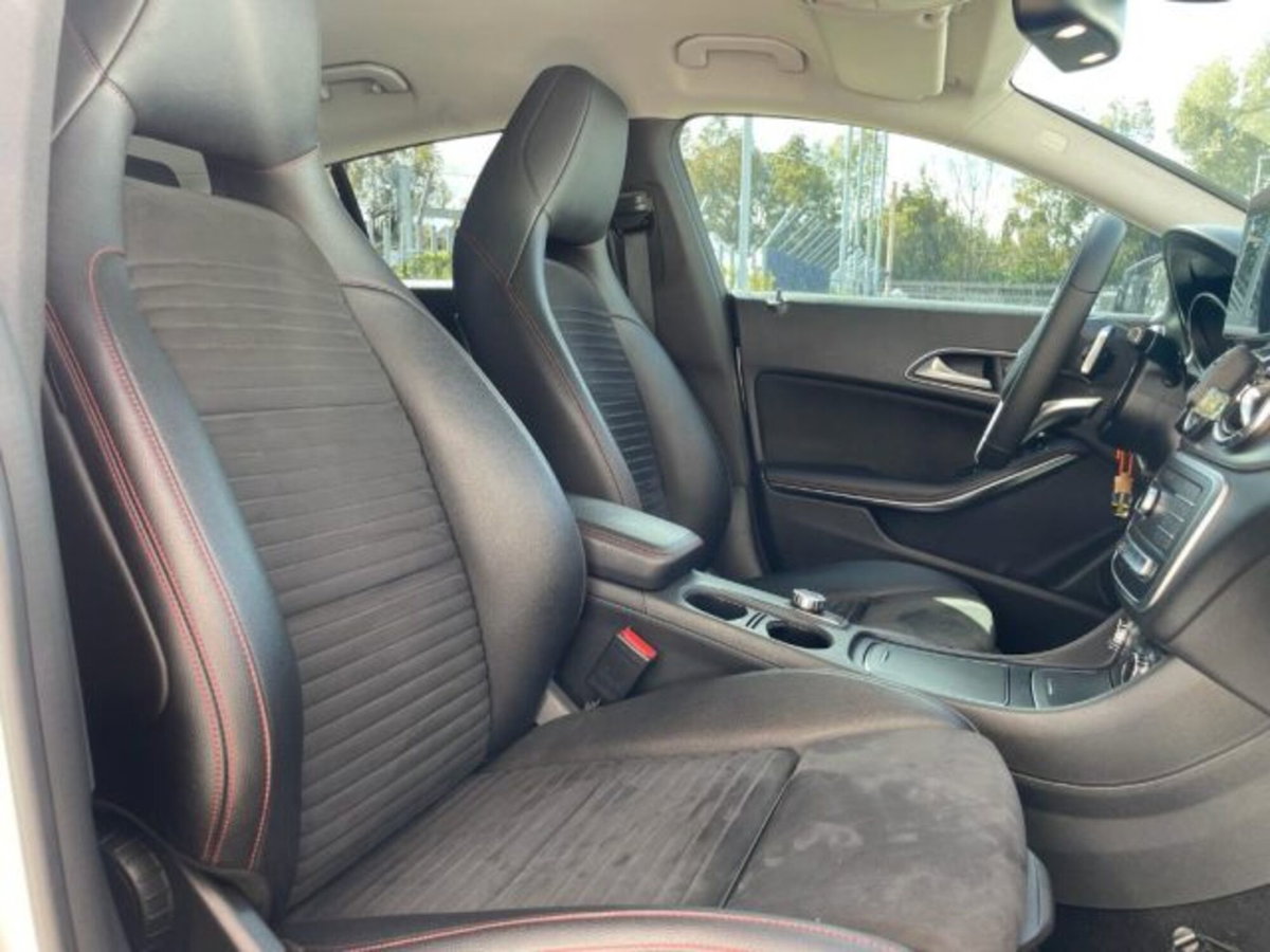 Mercedes-Benz CLA Shooting Brake 200 d Automatic Premium Dark Night (12)