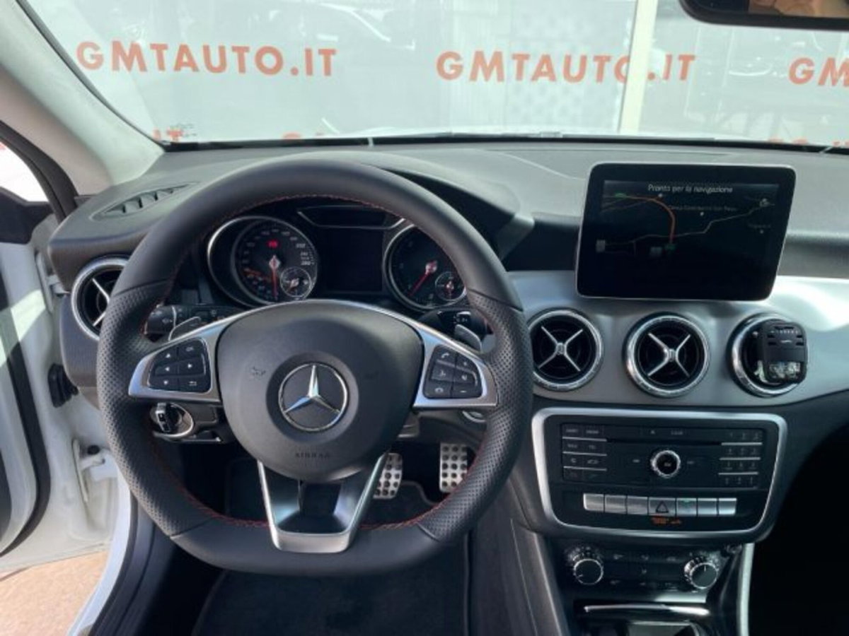 Mercedes-Benz CLA Shooting Brake 200 d Automatic Premium Dark Night (14)