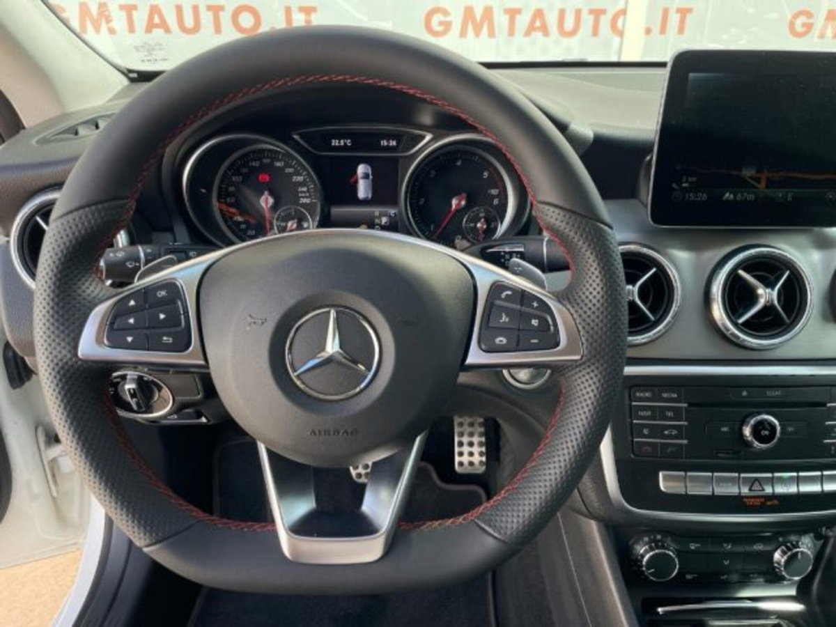Mercedes-Benz CLA Shooting Brake 200 d Automatic Premium Dark Night (15)