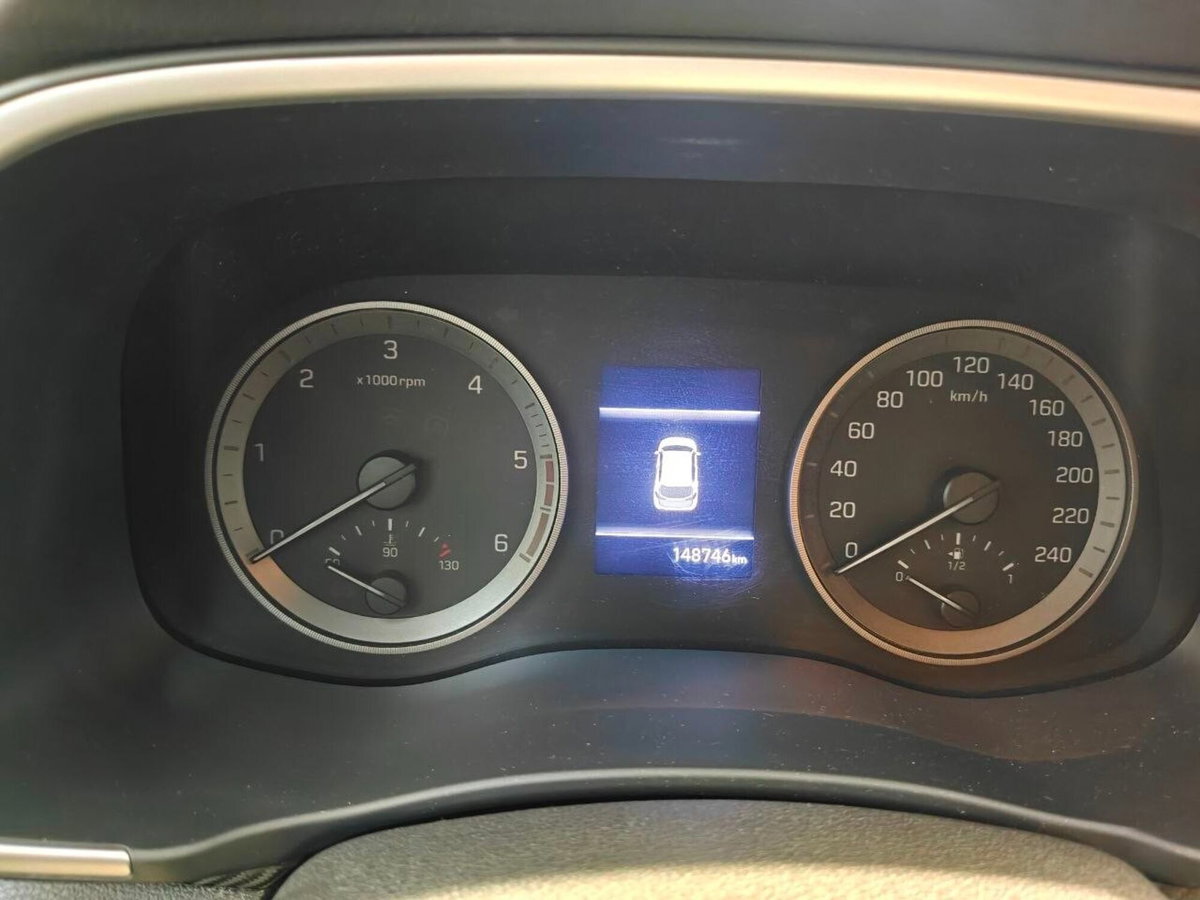 Hyundai Tucson 1.6 CRDi XTech (8)