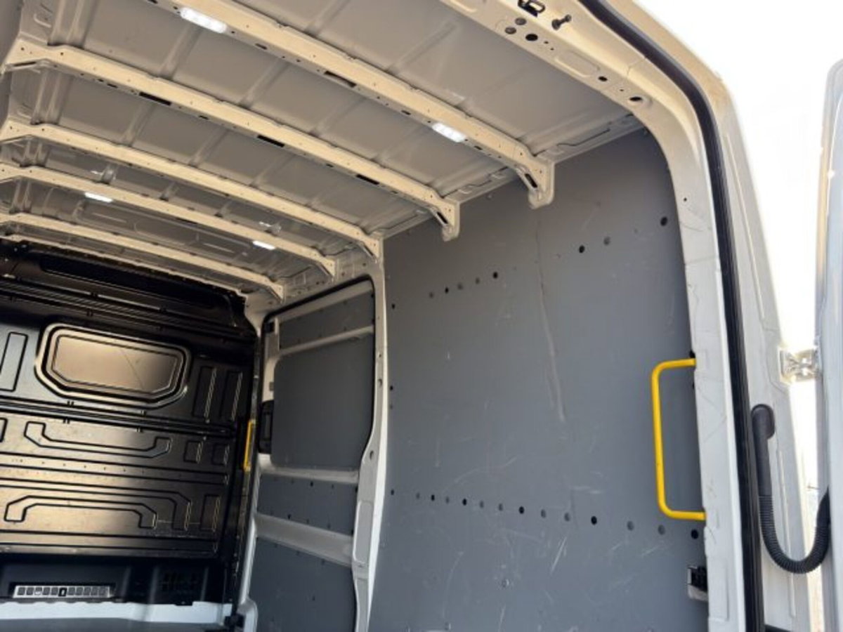 Volkswagen Veicoli Commerciali Crafter Furgone 35 2.0 tdi 140cv L3H3 (16)
