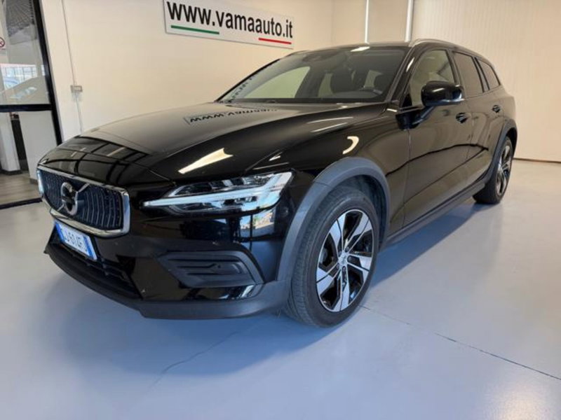 Volvo V60 Cross Country 2.0 b4 Ultimate awd auto