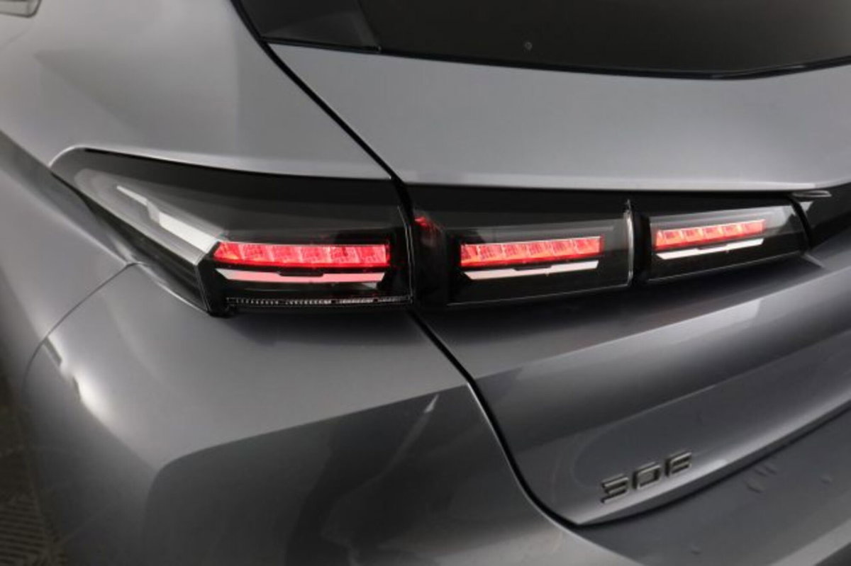 Peugeot 308 PureTech Turbo 130 S&S EAT8 Allure (10)