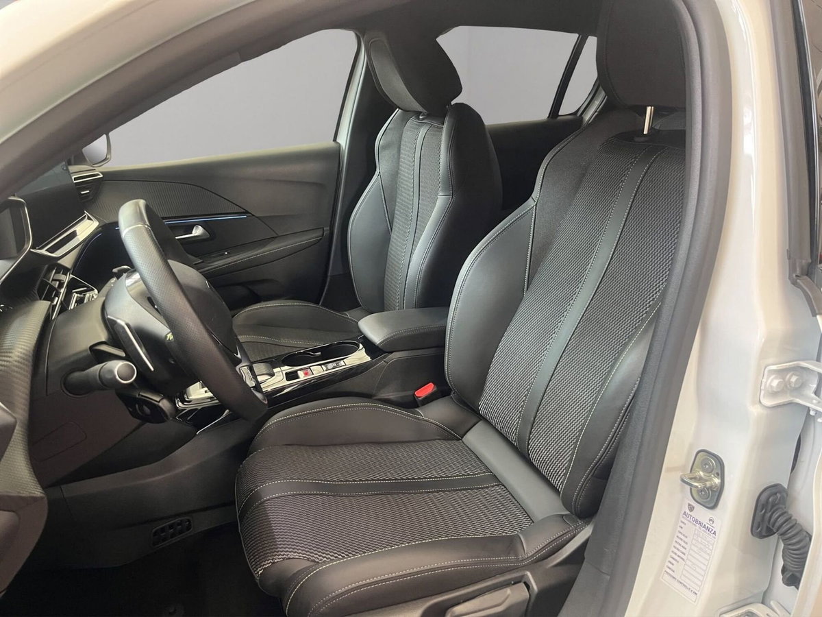 Peugeot 208 motore elettrico 136 CV 5 porte GT (11)