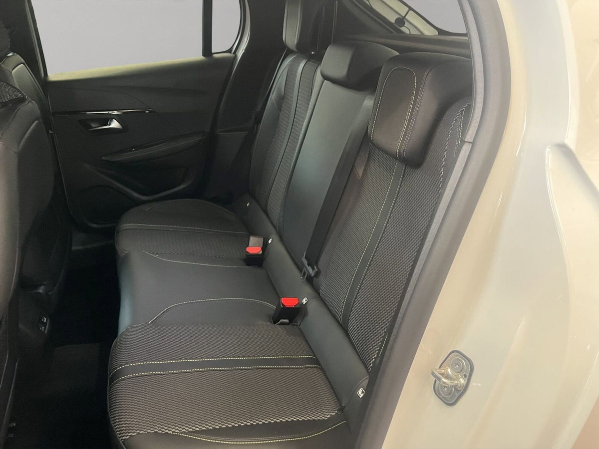 Peugeot 208 motore elettrico 136 CV 5 porte GT (12)