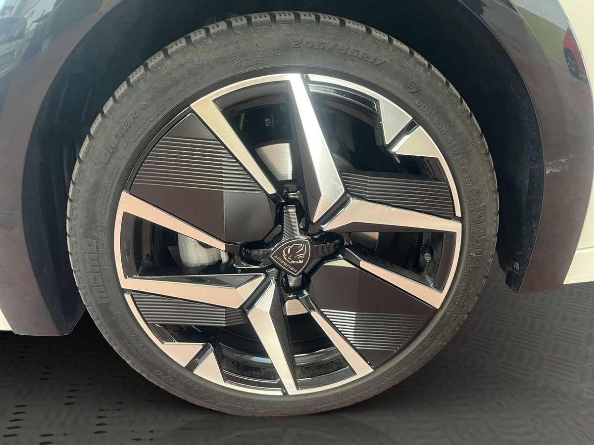 Peugeot 208 motore elettrico 136 CV 5 porte GT (4)