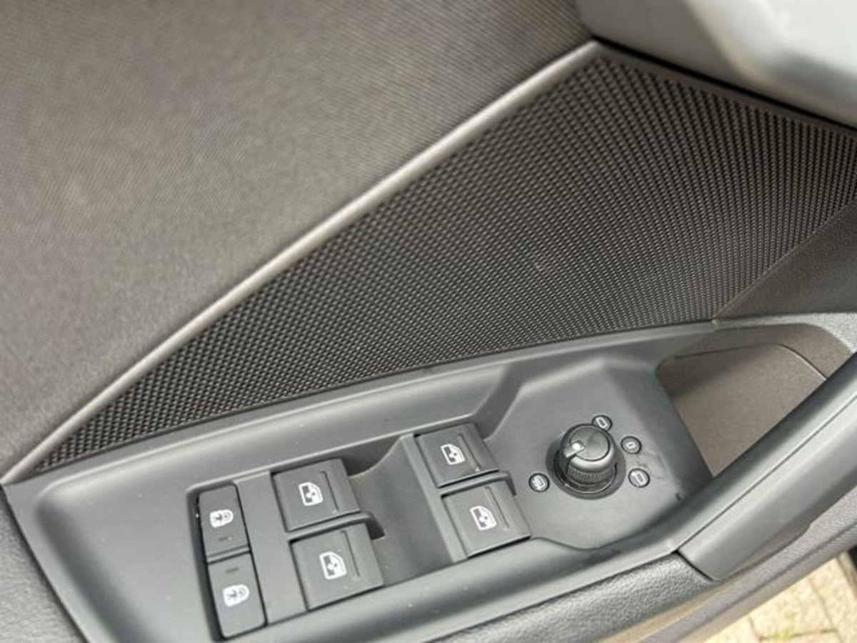 Audi A3 Sportback 30 g-tron S tronic Business (11)