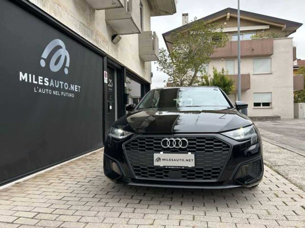 Audi A3 Sportback 30 g-tron S tronic Business (16)