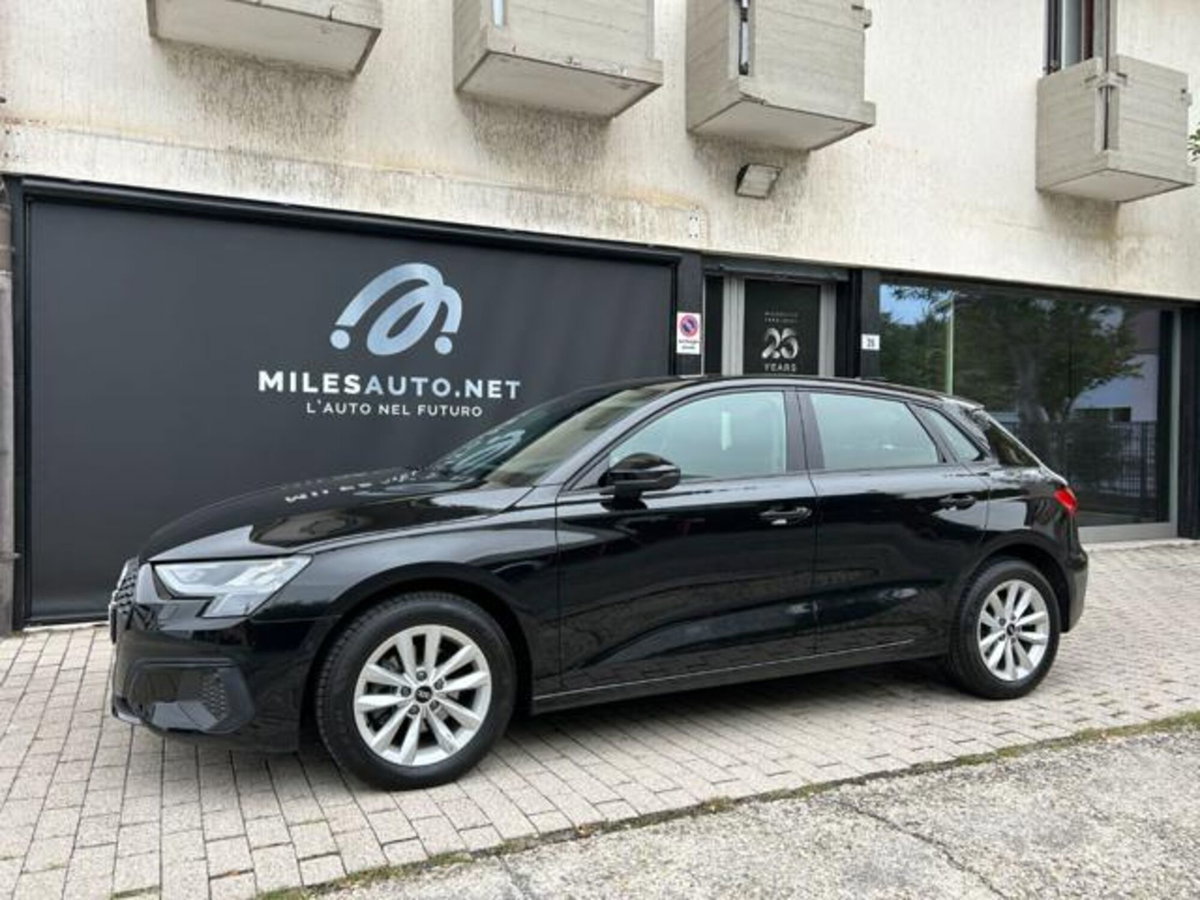 Audi A3 Sportback 30 g-tron S tronic Business (17)