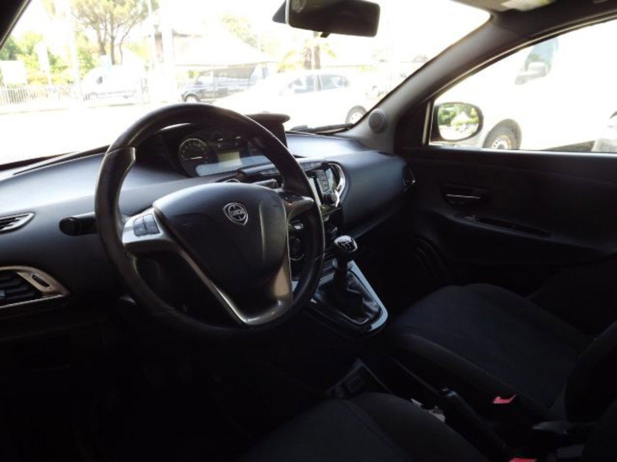 Lancia Ypsilon 1.2 69 CV 5 porte Elefantino Blu (14)