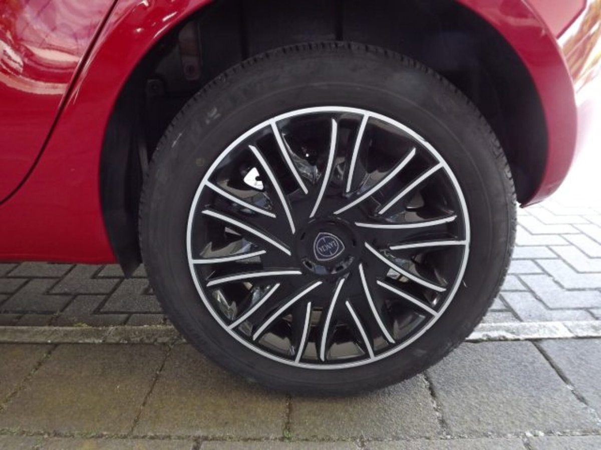 Lancia Ypsilon 1.2 69 CV 5 porte Elefantino Blu (16)