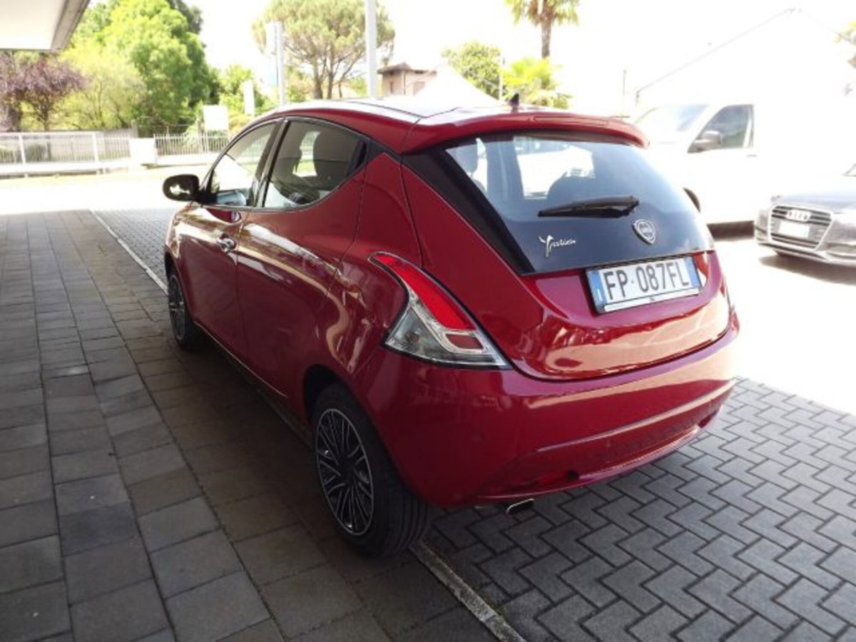 Lancia Ypsilon 1.2 69 CV 5 porte Elefantino Blu (4)