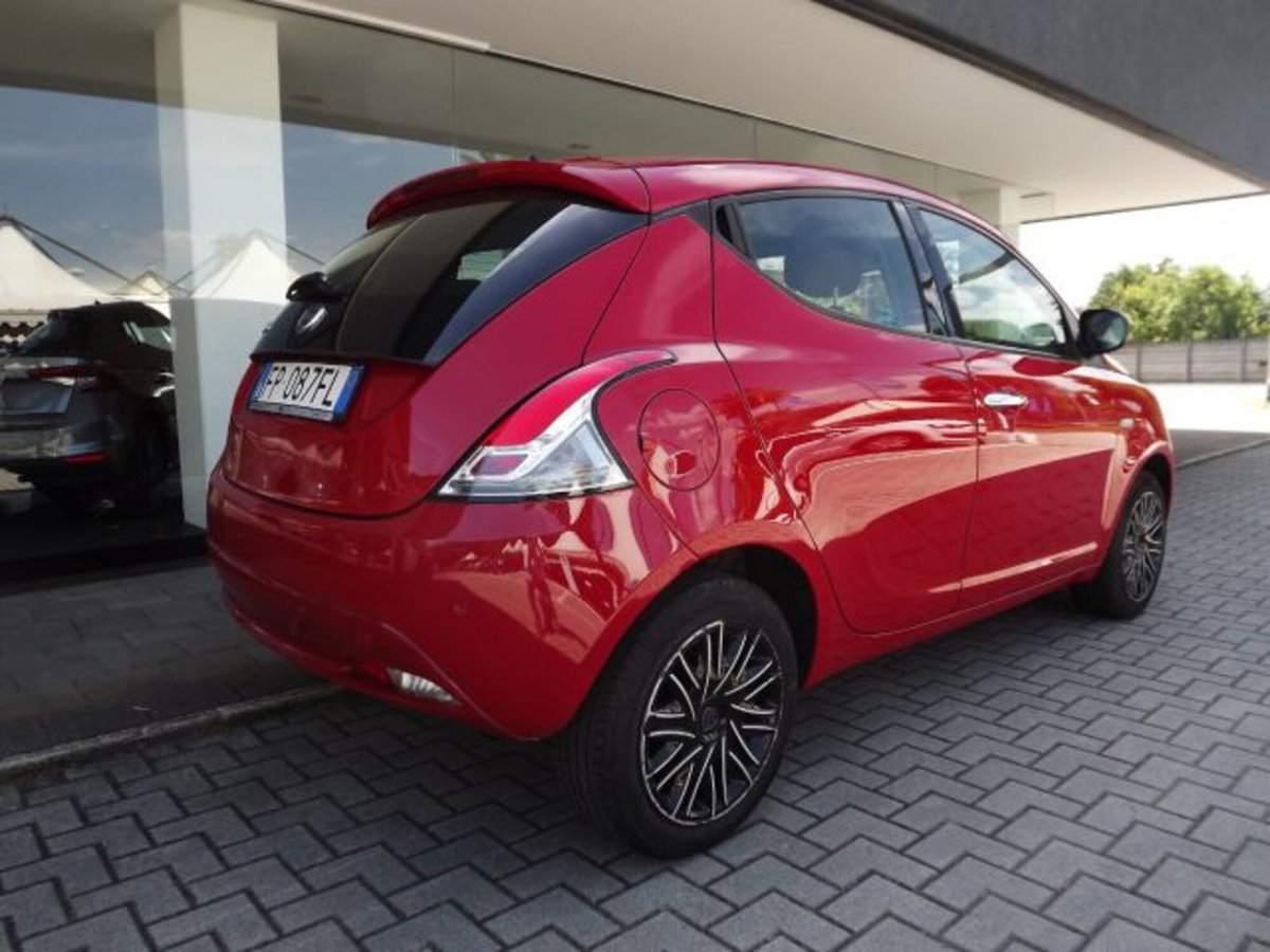 Lancia Ypsilon 1.2 69 CV 5 porte Elefantino Blu (5)