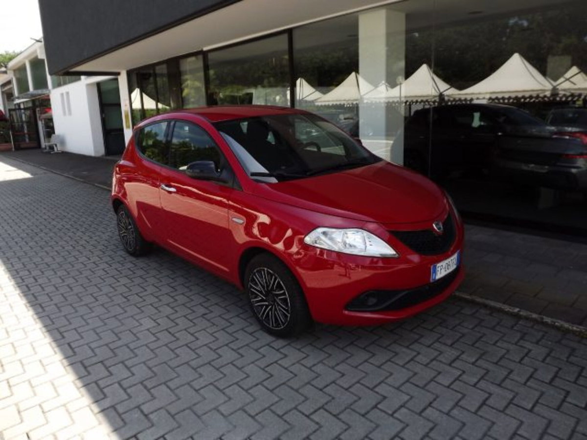 Lancia Ypsilon 1.2 69 CV 5 porte Elefantino Blu (6)