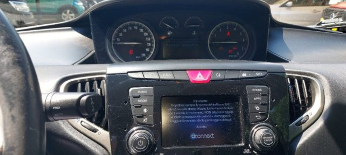 Lancia Ypsilon 1.2 69 CV 5 porte Elefantino Blu (8)