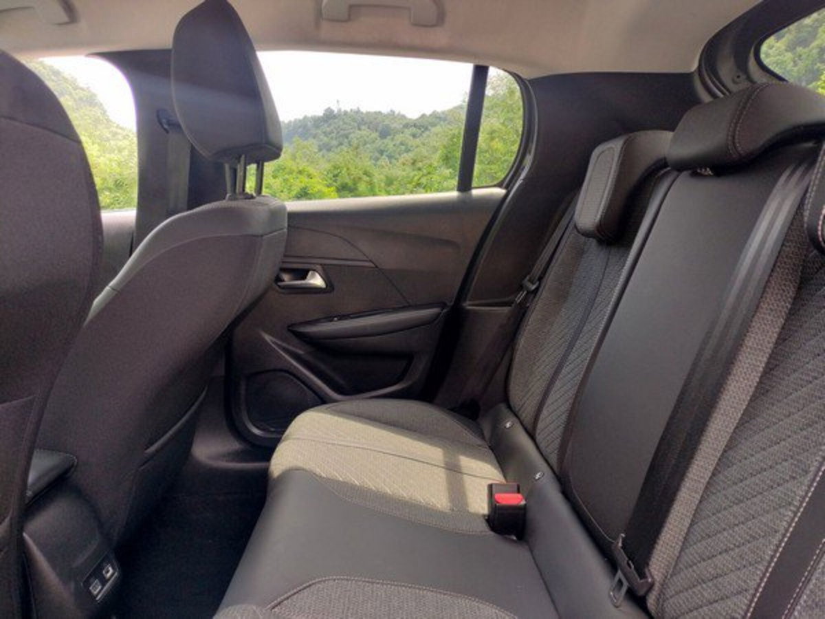 Peugeot 208 PureTech 100 Stop&Start 5 porte Allure (18)