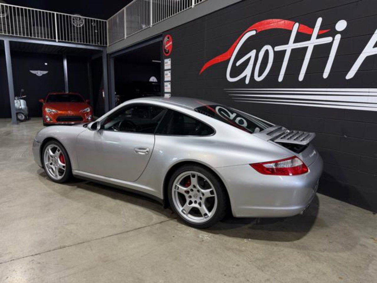Porsche 911 Coupé Carrera 4S (4)
