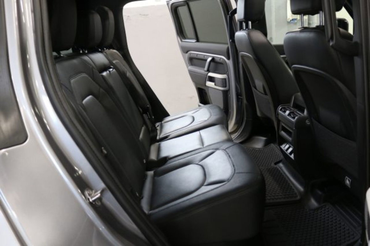 Land Rover Defender 110 3.0d i6 mhev X-Dynamic SE awd 200cv auto (12)