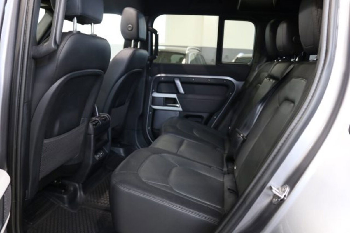 Land Rover Defender 110 3.0d i6 mhev X-Dynamic SE awd 200cv auto (17)