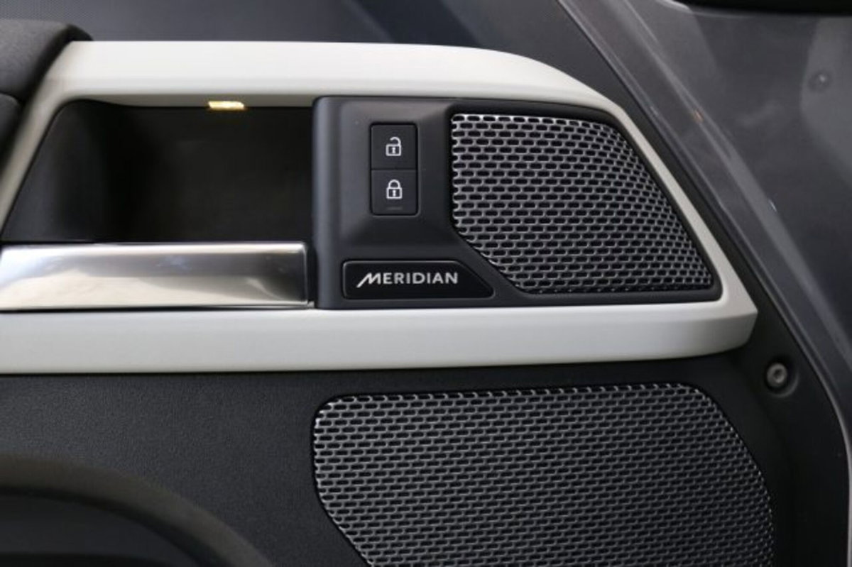 Land Rover Defender 110 3.0d i6 mhev X-Dynamic SE awd 200cv auto (19)