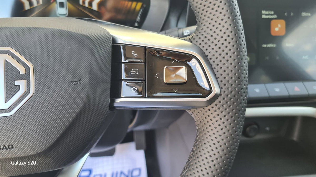 Mg ZS 1.5 hybrid+ Luxury auto (16)