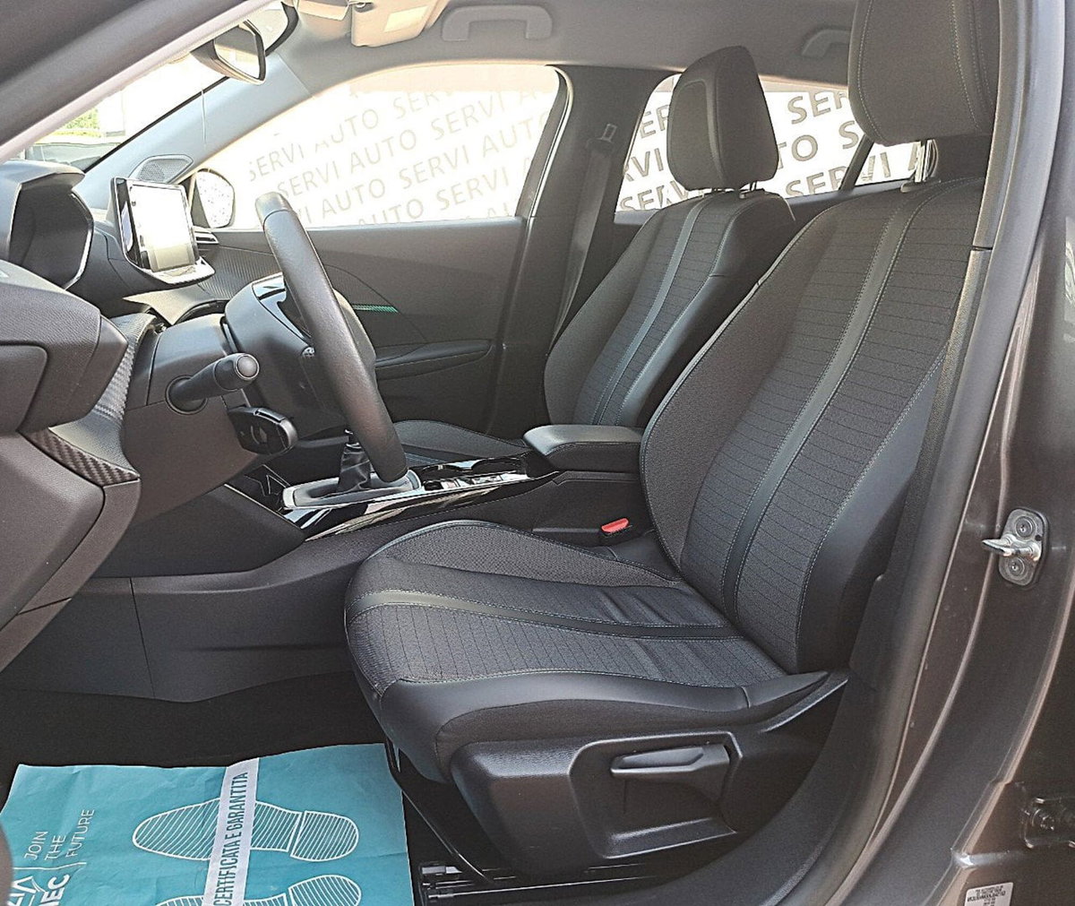 Peugeot 2008 1.2 turbo Allure 100cv (10)