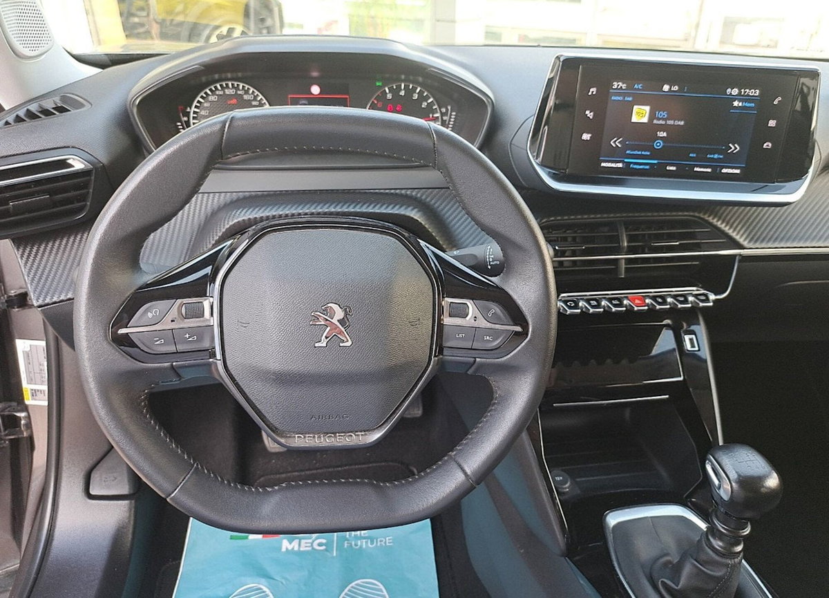 Peugeot 2008 1.2 turbo Allure 100cv (11)