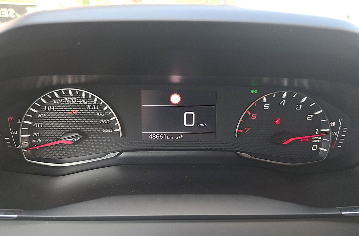 Peugeot 2008 1.2 turbo Allure 100cv (12)
