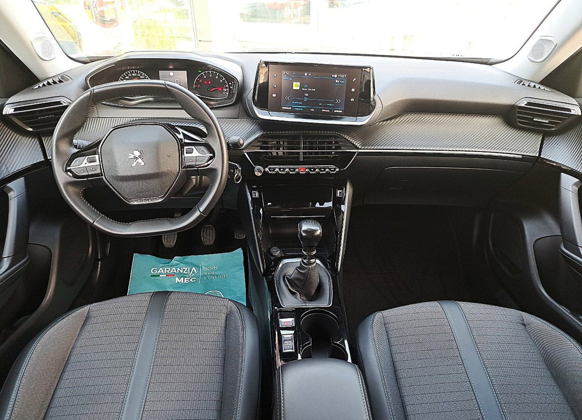 Peugeot 2008 1.2 turbo Allure 100cv (13)