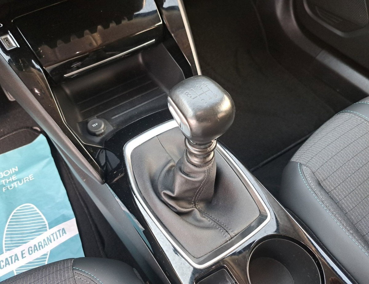 Peugeot 2008 1.2 turbo Allure 100cv (15)