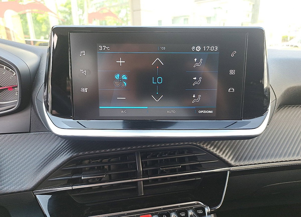 Peugeot 2008 1.2 turbo Allure 100cv (16)