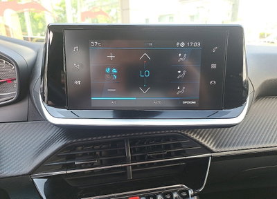 Peugeot 2008 1.2 turbo Allure 100cv (16)
